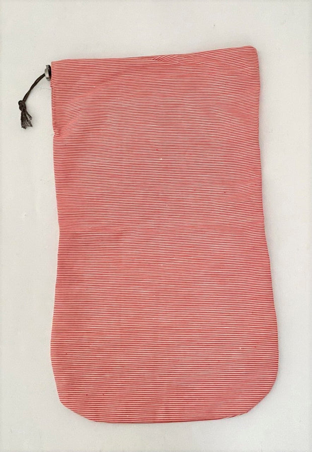 Rødmønstret stofpose til affaldsstativ Flower. En del affaldssorteringssystem til køkken eller kontor eller hjemmet